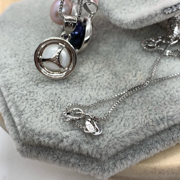 Natural Freshwater Pearl Necklace - Picture 5 of 6